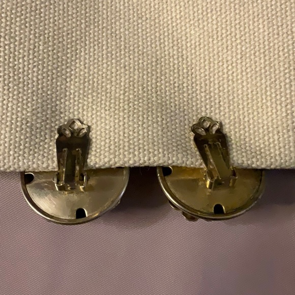 Flower clip on earrings - Picture 4 of 4